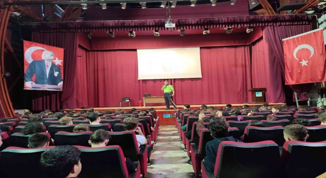 Fethiyede öğrenciler “Trafik Dedektifi” oluyor