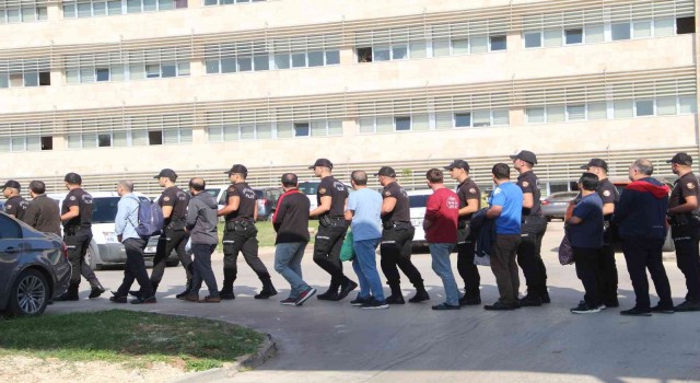 FETÖ operasyonunda gözaltına alınan 102 şüpheli adliyeye sevk edildi