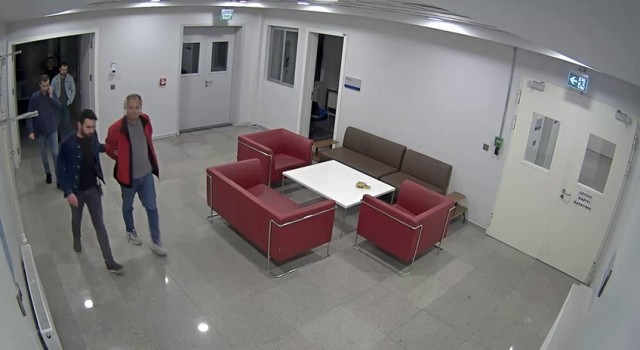 FETÖ üyesi eski doktor havalimanında yolcu beklerken yakalandı