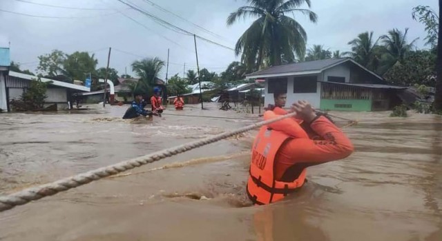Filipinlerin güneyini Nalgae Fırtınası vurdu: 31 ölü
