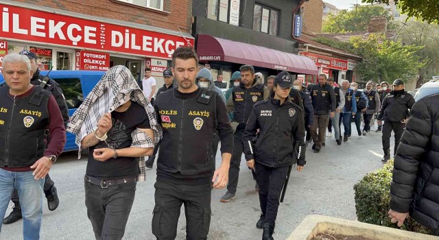 Fuhuş operasyonunda yakalanan 12 kişi adliyeye sevk edildi
