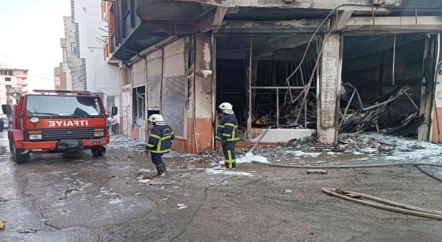 Gaziantepte ecza deposunda korkutan yangın