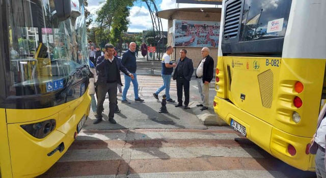 Gaziosmanpaşadaki İETT peronlarında feci kaza: Şoför iki otobüsün arasında sıkıştı