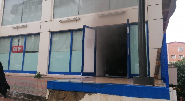 Gebzede zincir marketin deposunda çıkan yangın korkuttu