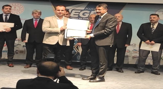 Gediz Altınkent Ortaokuluna altın rozet