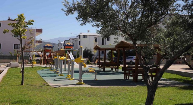 Gemlikte yeni parklarda ahşap dönemi