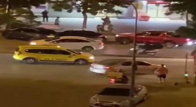 Gençlerin yumruklu kavgası anbean görüntülendi