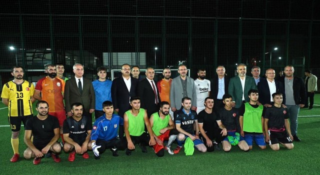 Gençlik ve Spor Bakanı Kasapoğlundan Yenişehire sürpriz gece ziyareti