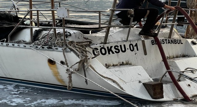 Göcekte koyda bağlı tekne cayır cayır yandı
