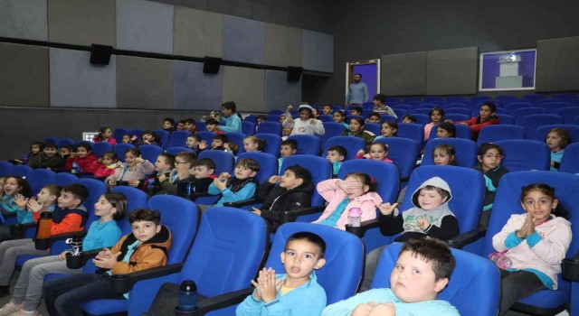 Göçmen çocuklar sosyal yaşama adapte oluyor