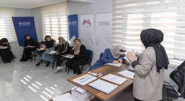 Göçmenler Türkçe öğreniyor: Sosyal Uyum Merkezinde Türkçe kursları başladı