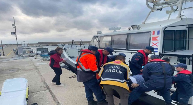 Gökçeadada rahatsızlanan vatandaş tahliye edildi