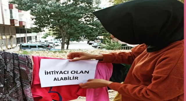 Gönüllülerden askıda kıyafet kampanyası