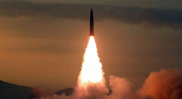 Güney Kore Genelkurmay Başkanlığı: “Kuzey Kore, Japon Denizi istikametine 1 kısa menzilli füze fırlattı”
