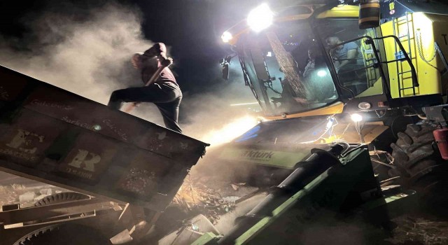 Güvenlik önlemi almadan biçerdöverin içine mısırları atan çiftçi yürekleri ağza getirdi
