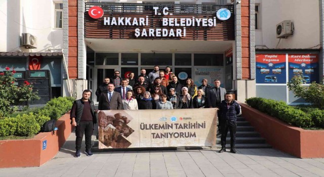 Hakkaride 30 genç İstanbula uğurlandı