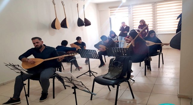 Hakkarili gençler sanat öğreniyor