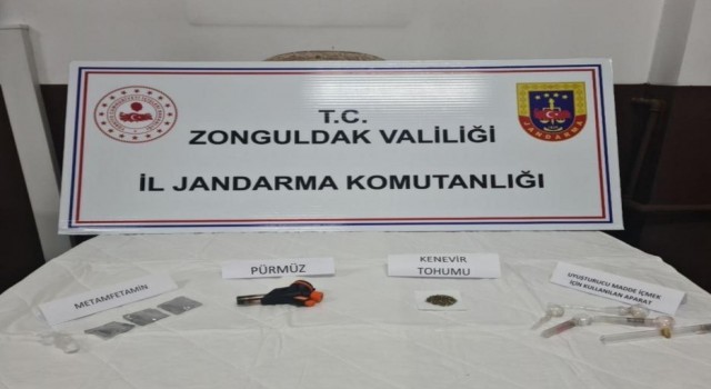 Hakkında arama çıkan 2 kişi jandarma ekiplerince yakalandı