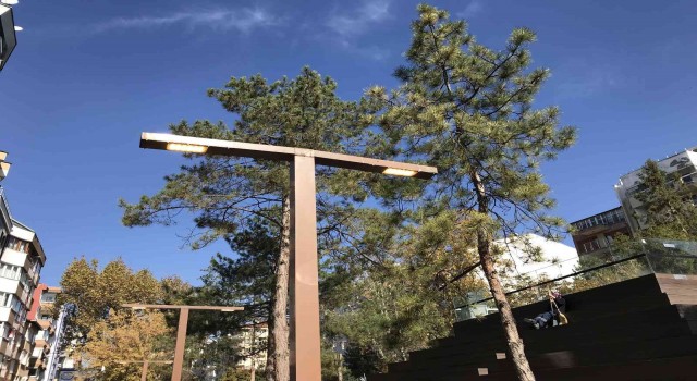 Hamamyolunda bulunan sokak lambaları gündüz de yanıyor