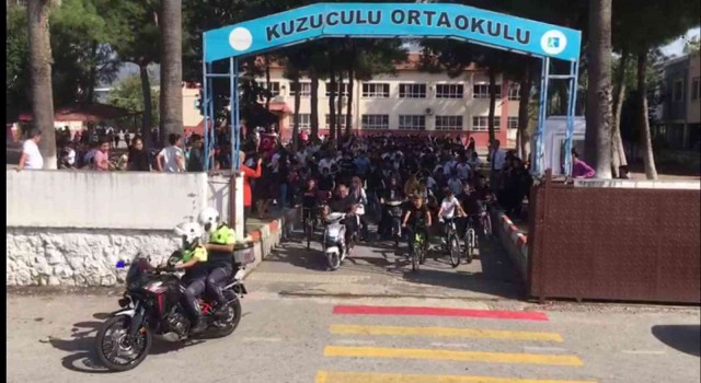 Hatayda 298 öğrenci Cumhuriyetin 99. yılını bisiklet turu ile kutladı
