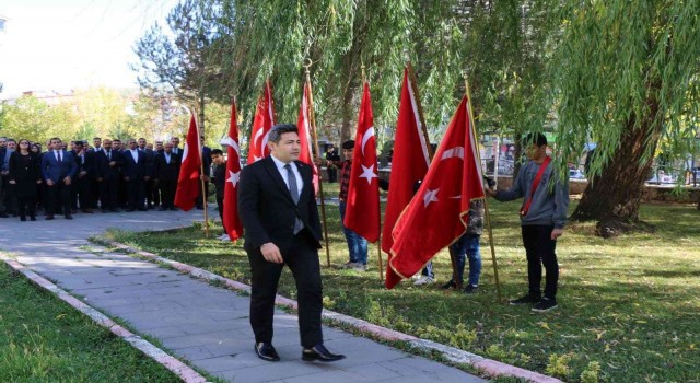 Hizanda çelenk sunma töreni