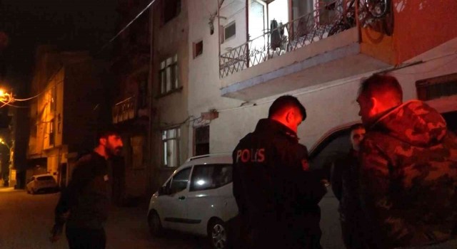 Husumetlisini balkonda görünce kurşun yağdırdı, 2 kişi yaralandı
