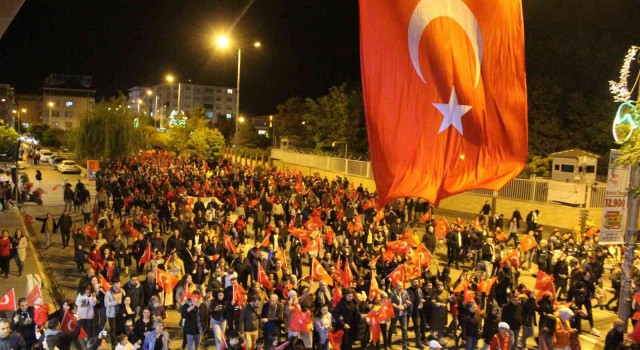 Iğdırda fener alayı ve havai fişek gösterisi yapıldı