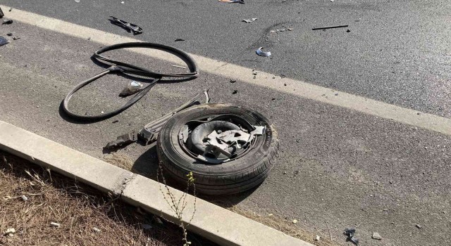İki otomobil çarpıştı, birinin tekeri fırladı: 2 yaralı