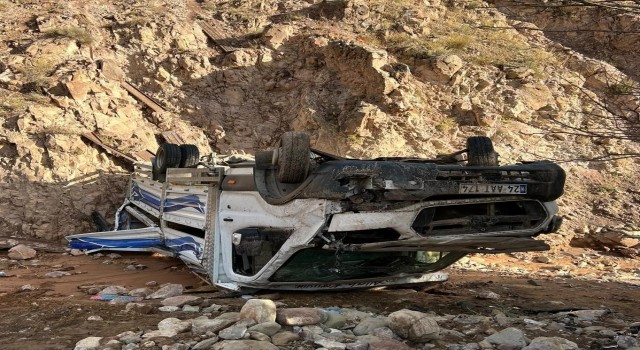 İliçte kamyonet şarampole uçtu: 1 yaralı
