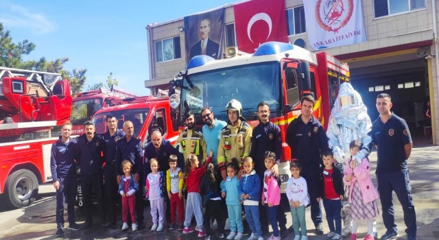 İlkokul öğrencilerine ‘gönüllü itfaiyecilik eğitimi