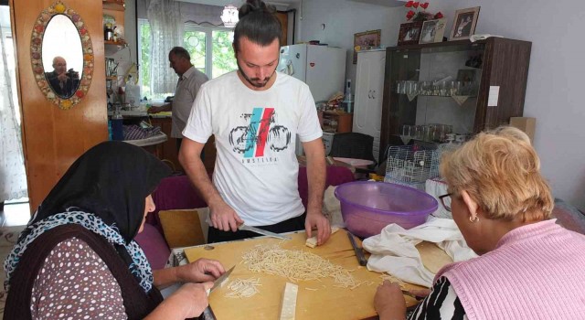 İmece ile kışlık makarna hazırlıyorlar