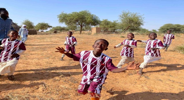 İnegölspordan Sudanlı çocuklara jest
