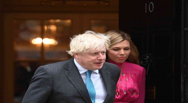 İngilterenin eski Başbakanı Johnson başbakanlık yarışından çekildi