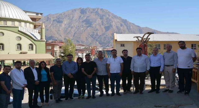 Iraklı turizmcilerden Hakkari ve Vana ziyaret