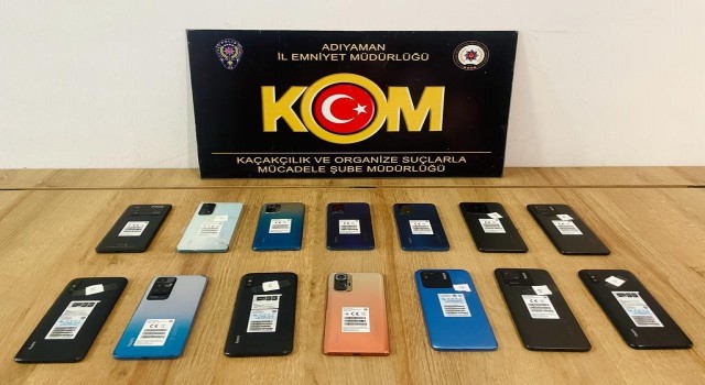 İş yeri denetiminde kaçak cep telefonları ele geçirildi