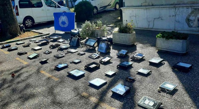 Işıkla tüketiciyi aldatıyorlardı...Pazarcılara şok baskın