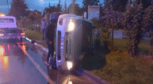 Ispartada kamyonet devrildi: 4 yaralı