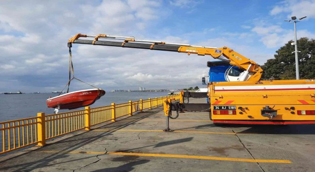İstanbul Boğazında kaçak midye avcılığı yapan şahıs suçüstü yakalandı