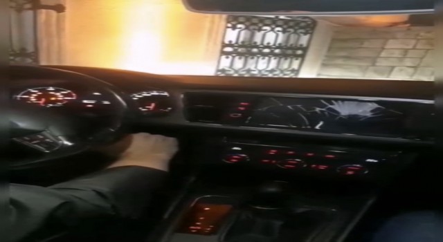 İstanbulda akıl almaz torbacı düzeneği kamerada: Zuladan kokain fışkırdı