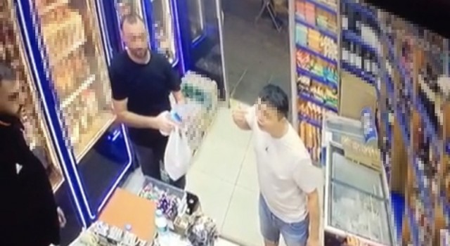 İstanbulda alkollü şahsa küfür dayağı kamerada