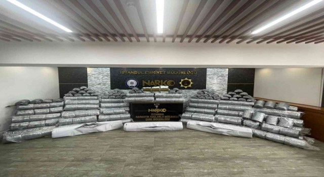 İstanbulda dev operasyon: Türkiyeye gönderilen kumaş topları arasından 1,5 ton uyuşturucu çıktı