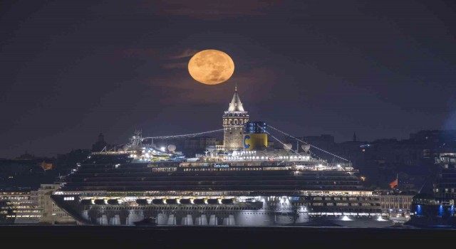 İstanbulda dolunay manzarası mest etti