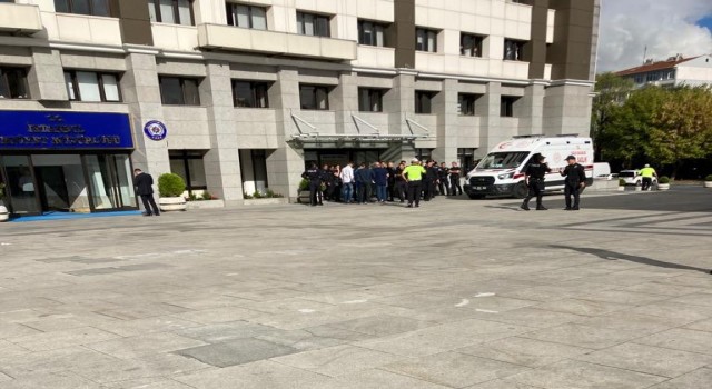 İstanbulda görevli polis memuru emniyet yerleşkesinde intihar etti