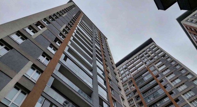 İstanbulda güvenlikli sitede hırsızlık: Yabancı taklidi yaparak içeriye girdiler