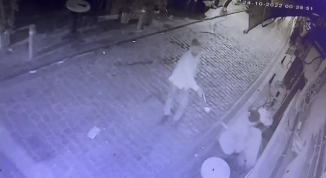 İstanbulda silahlı saldırgan dehşeti kamerada: Özel harekat polisi operasyonla yakaladı