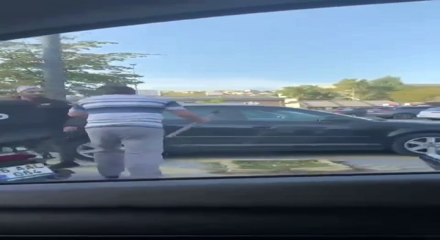 İstanbulda trafikte tartıştığı kişiye elinde balta ile saldırmaya kalktı