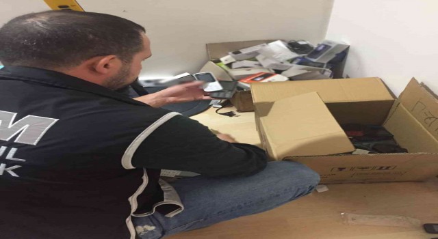 İstanbulda yüzlerce kaçak telefon ele geçirildi