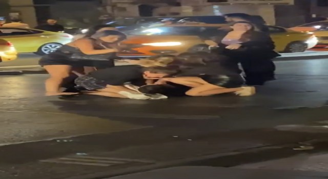 İstanbulun göbeğinde kadınların saç saça kavgası kamerada