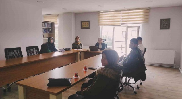 İstihdam atamaları yapılan gençlere seminer