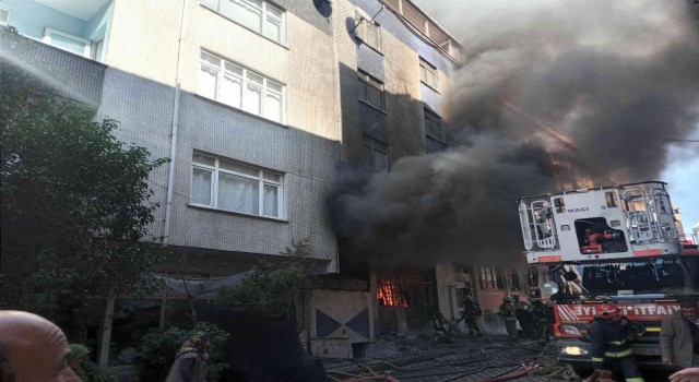 İşyeri alevlere teslim oldu: Ekmek teknesinin yanışını gözyaşları içerisinde seyretti